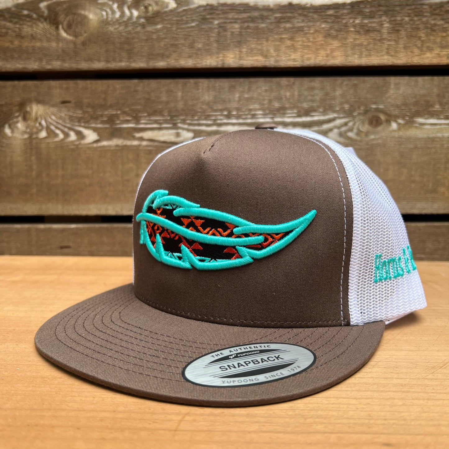HR Feather Brown/White